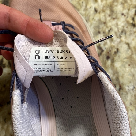 On running shoes- Cloudtec size 10.5 - Picture 4 of 4